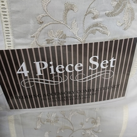 🔥🔥SALE NIP Bedding Pillows and Shams, 4 PC set, Off White - Picture 2 of 5